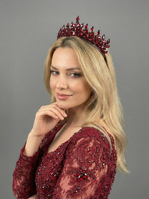 Kristal Taşlı El Yapımı Taç – Özel Günler İçin Işıltılı Seçim