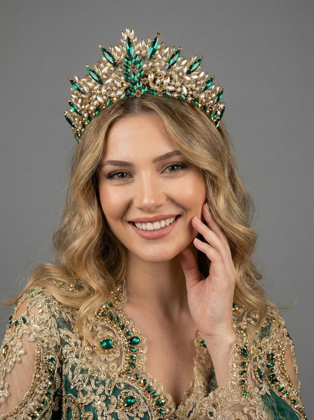 Işıltılı Kına Gecesi Tacı – Kristal Taşlı Çift Renkli Model
