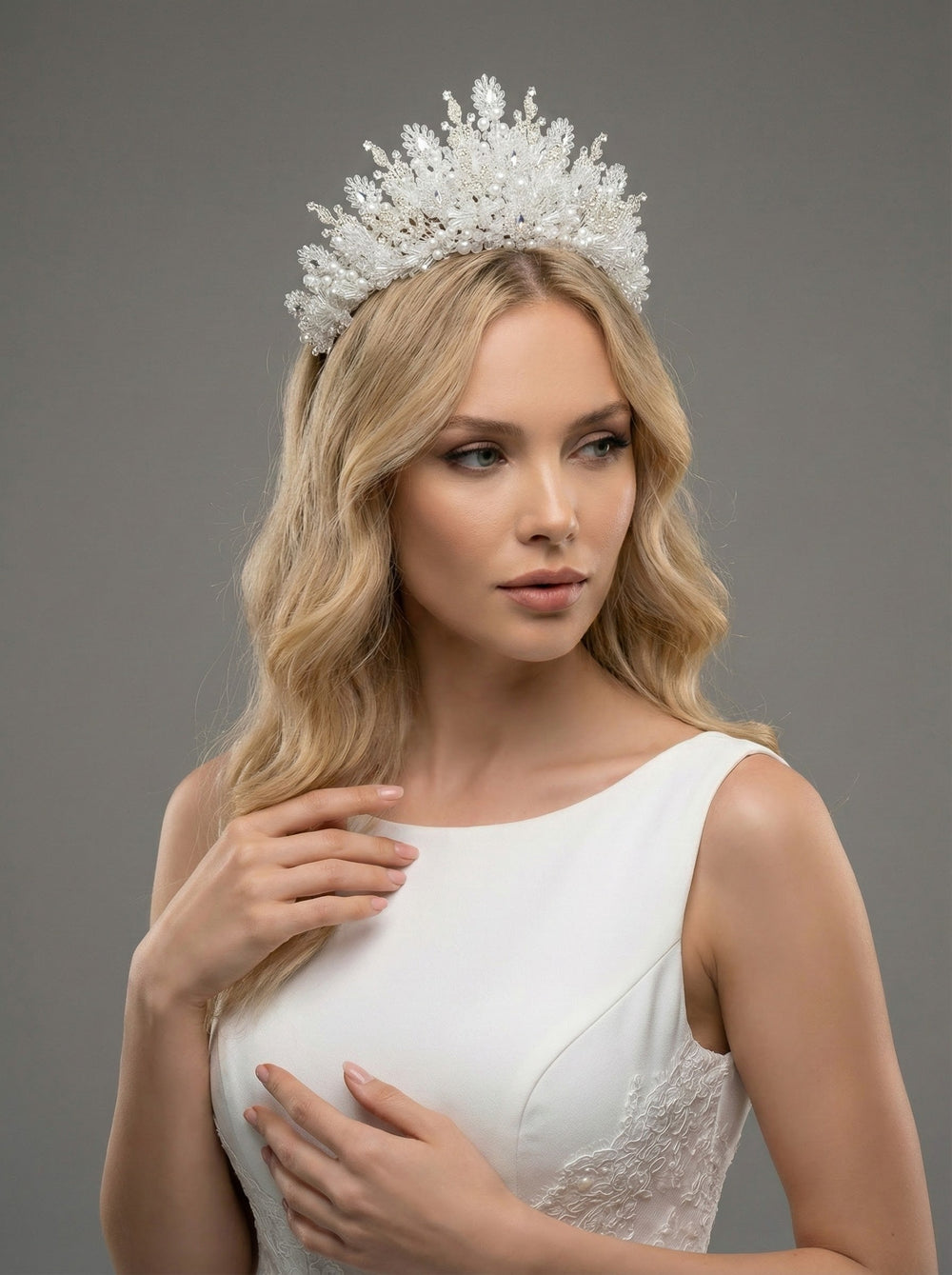 Işıltılı Zirkon Kristal ve İnci Detaylı El Yapımı Gelin Tacı