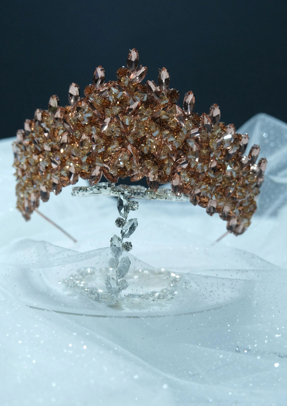 Renkli Kristal Gelin Tacı – Siyah, Beyaz, Gold, Lacivert, Pembe ve Rose Gold Taç