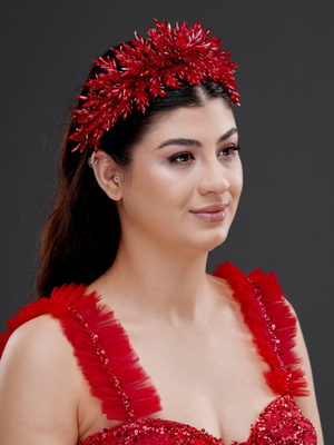 Yoğun Kristal Yapraklı Gelin Tacı – Işıltılı Zarif Bridal Headpiece