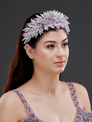 Yoğun Kristal Yapraklı Gelin Tacı – Işıltılı Zarif Bridal Headpiece