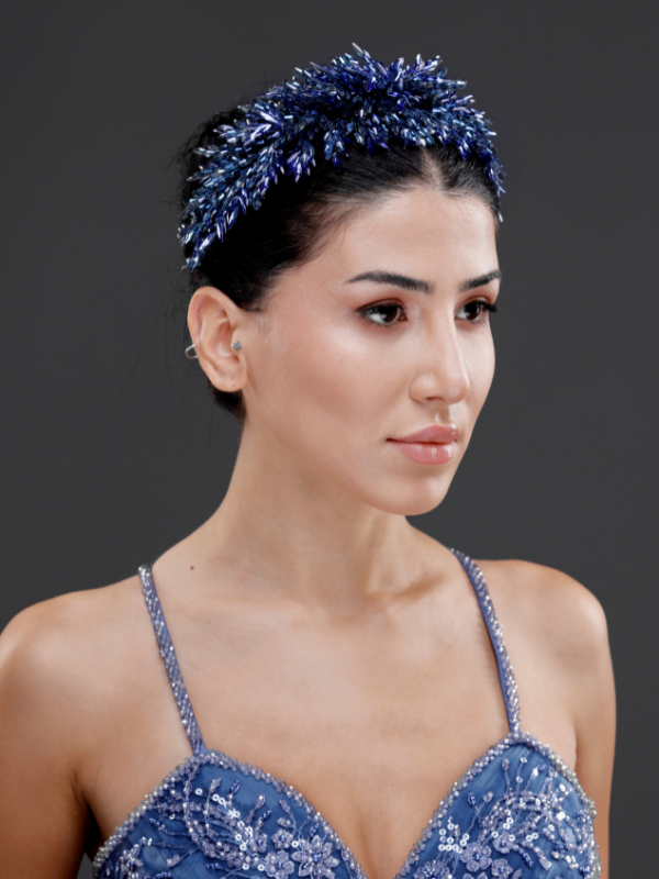 Yoğun Kristal Yapraklı Gelin Tacı – Işıltılı Zarif Bridal Headpiece