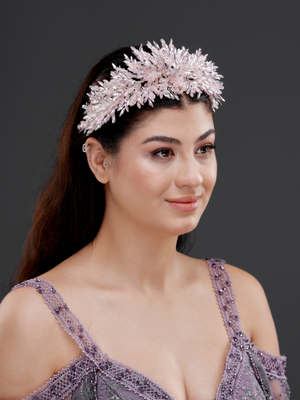 Yoğun Kristal Yapraklı Gelin Tacı – Işıltılı Zarif Bridal Headpiece