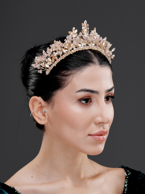 Yoğun Kristal Yapraklı Gelin Tacı – Işıltılı Bridal Taç