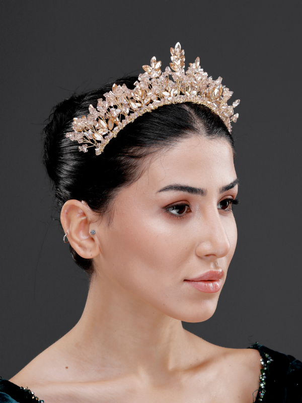Yoğun Kristal Yapraklı Gelin Tacı – Işıltılı Bridal Taç