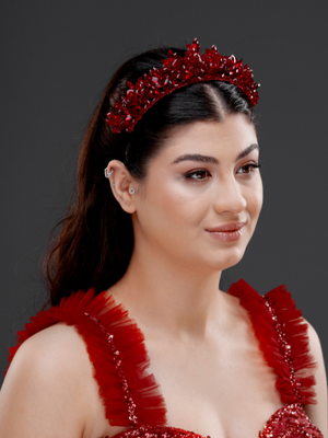 Yoğun Kristal Yapraklı Gelin Tacı – Işıltılı Bridal Taç
