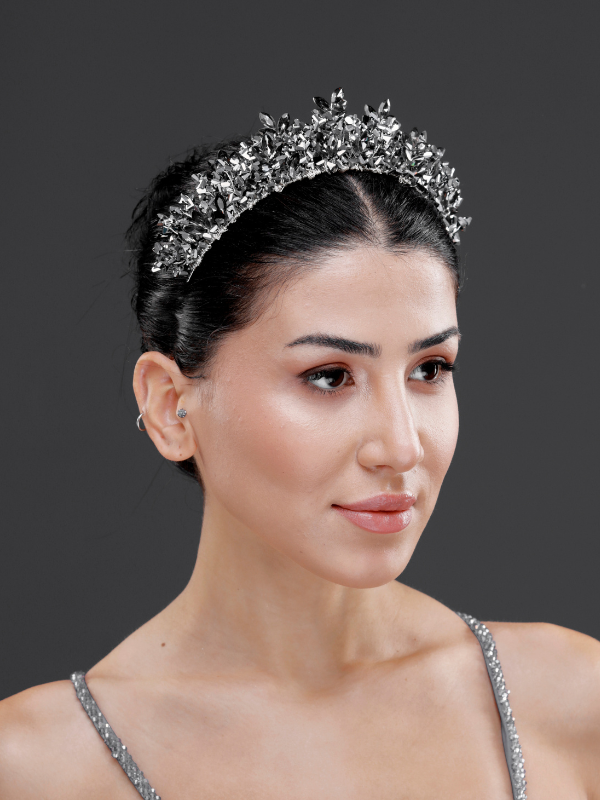 Yoğun Kristal Yapraklı Gelin Tacı – Işıltılı Bridal Taç