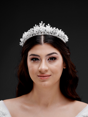 Yoğun Kristal Yapraklı Gelin Tacı – Işıltılı Bridal Taç