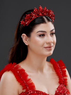 Yoğun Kristal Yapraklı Gelin Tacı – Işıltılı Bridal Taç