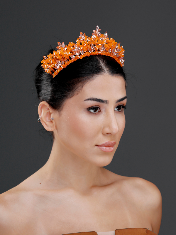 Yoğun Kristal Yapraklı Gelin Tacı – Işıltılı Bridal Taç