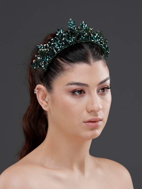 Yoğun Kristal Yapraklı Gelin Tacı – Işıltılı Bridal Taç