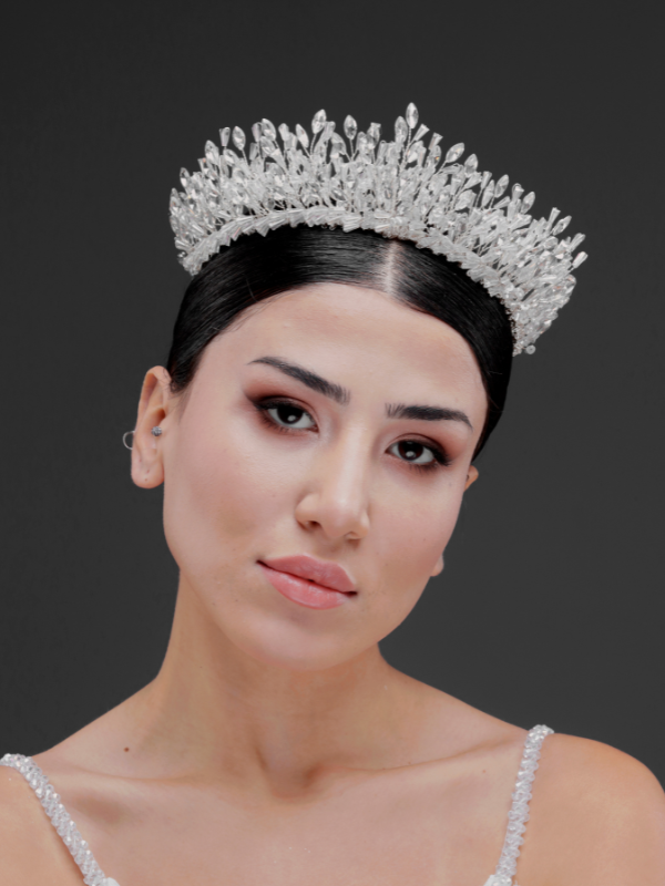 Gösterişli Kristal Gelin Tacı – Işıltılı ve Zarif