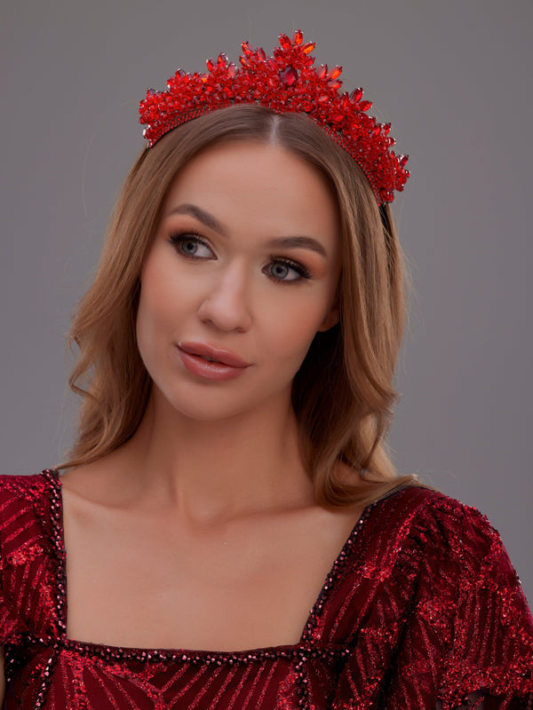 Işıltılı Kristal Taç – Özel Günler İçin El Yapımı Işıltılı Tasarım