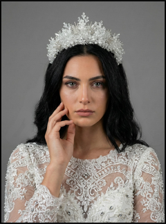 Işıltılı 3D İnci ve Kristal Gelin Tacı – Hacimli El Yapımı Taç
