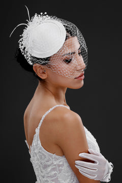 Vintage Fransız Stil Nikah Şapkası – Fileli ve İnci Detaylı Vualet