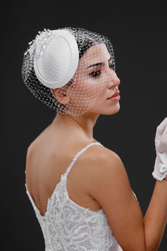 Vintage Fransız Stil Nikah Şapkası – Fileli & İnci Detaylı Vualet