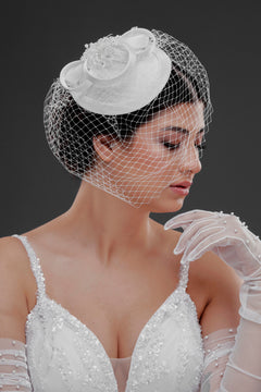 Vintage Fransız Stil Nikah Şapkası – File Tül Detaylı Gelin Aksesuarı