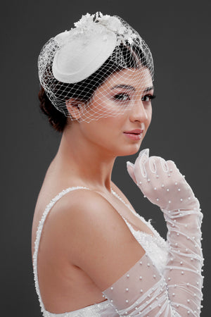 Vintage Fransız Stil Gelin Şapkası – Fileli ve Çiçek Detaylı Nikah Aksesuarı